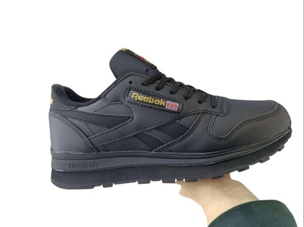 Reebok Classic Noir avec écriture dorée